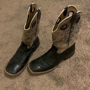 Boots. Can’t tell size Reyme